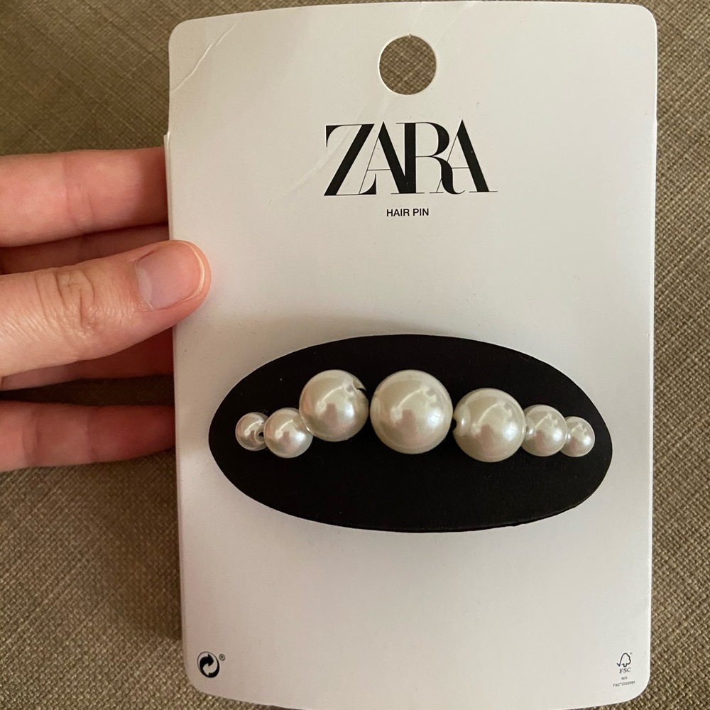 ZARA pearl hair clip